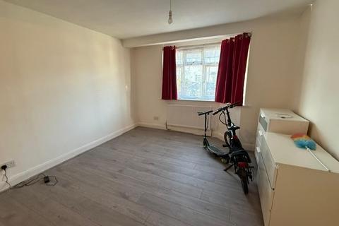 undefined, WAYE AVE, Hounslow