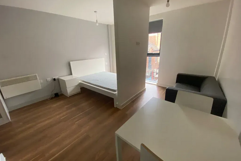 Studio to rent, Wolstenholme Square, Liverpool L1