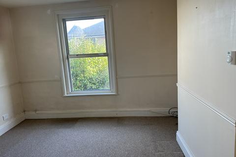 2 bedroom end of terrace house to rent, 9 Winton street