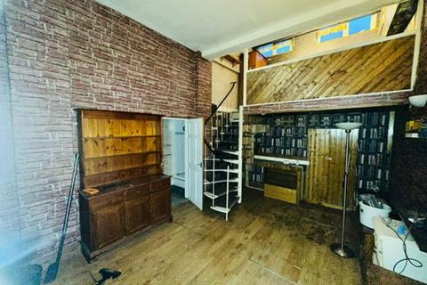 1 bedroom flat to rent, 12a, 2 Church St