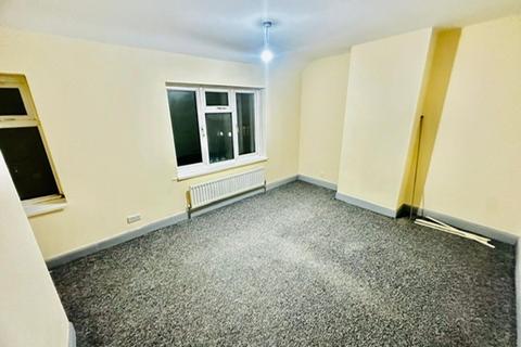 3 bedroom semi-detached house to rent, Menin Road, Tipton, DY4 8DW