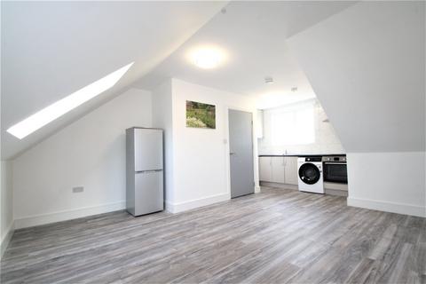 1 bedroom penthouse to rent, Greenford Road, London UB6