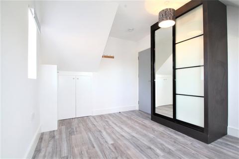 1 bedroom penthouse to rent, Greenford Road, London UB6