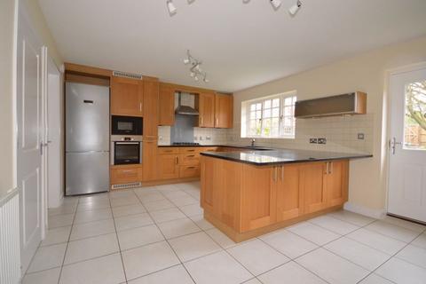 4 bedroom detached house to rent, Mcindoe Drive, Wendover HP22