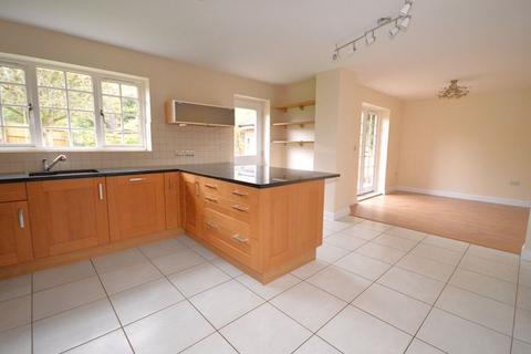 4 bedroom detached house to rent, Mcindoe Drive, Wendover HP22