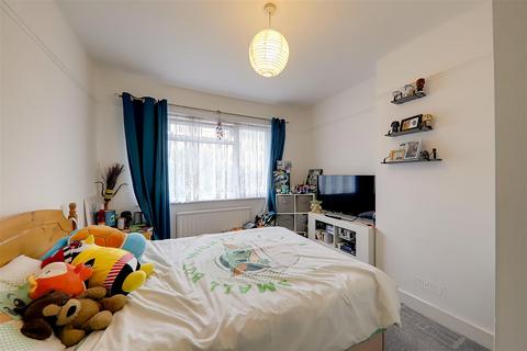 3 bedroom terraced house to rent, Northbrook Close, Worthing, BN14