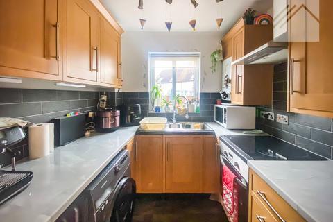 2 bedroom semi-detached house for sale, Heathercroft Road, Wickford