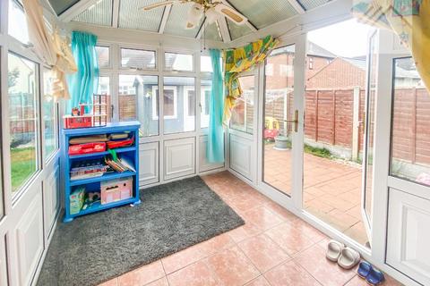 2 bedroom semi-detached house for sale, Heathercroft Road, Wickford