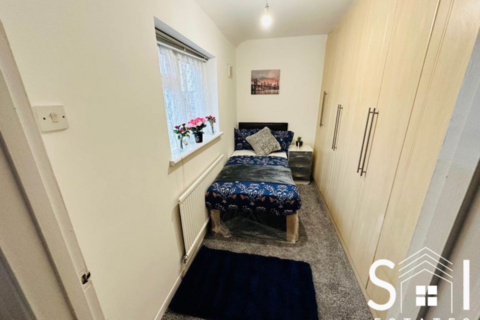 1 bedroom in a house share to rent, Clare Road, Staines-Upon-Thames, TW19