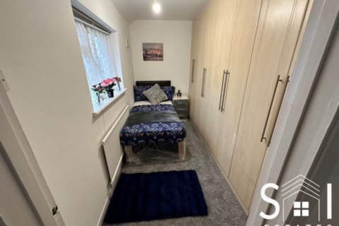 1 bedroom in a house share to rent, Clare Road, Staines-Upon-Thames, TW19