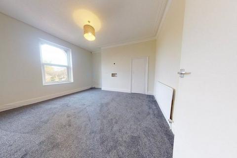 2 bedroom flat to rent, Upminster Road South, Rainham, RM13