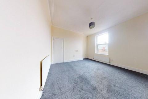 2 bedroom flat to rent, Upminster Road South, Rainham, RM13