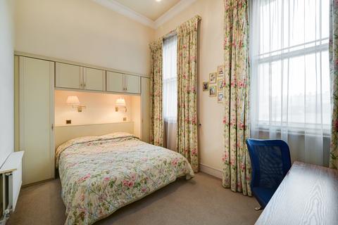 1 bedroom flat for sale, Salisbury House, 3 Drummond Gate, London, SW1V