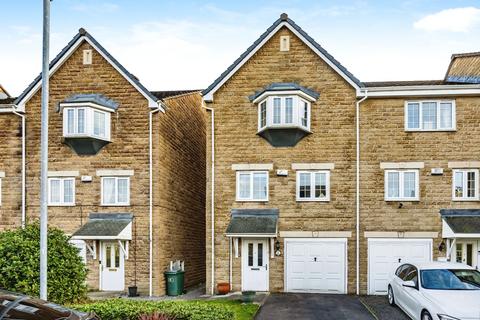 4 bedroom end of terrace house for sale, Wood View, West Yorkshire HD2