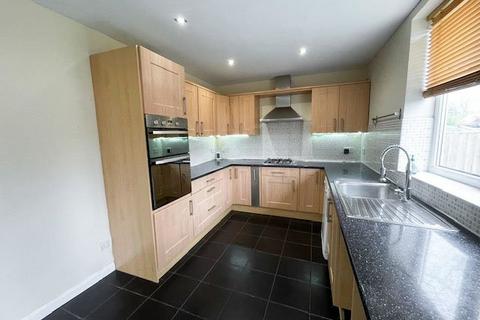 3 bedroom end of terrace house to rent, West Avenue, Greater Manchester WA14