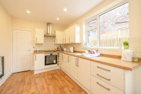 2 bedroom terraced house to rent, Park Road, Cheshire WA8