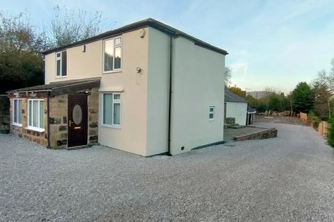 3 bedroom detached house to rent, Railway Road, Wrexham LL11