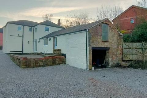 3 bedroom detached house to rent, Railway Road, Wrexham LL11