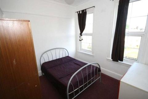 2 bedroom flat to rent, Well Hall Road, London SE9