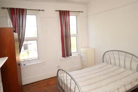 2 bedroom flat to rent, Well Hall Road, London SE9