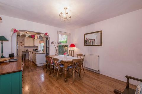 3 bedroom terraced house to rent, Darvill Road, Alresford SO24