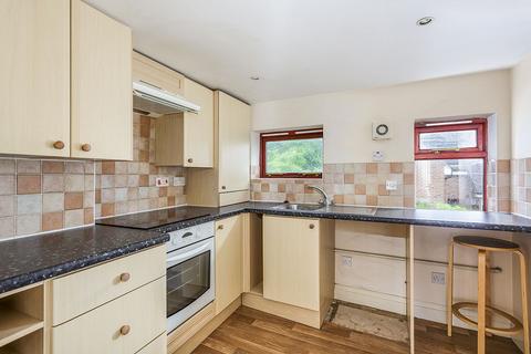 2 bedroom flat to rent, West Street, Hampshire PO9