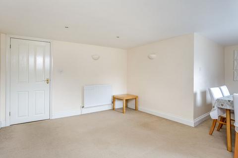 2 bedroom flat to rent, West Street, Hampshire PO9