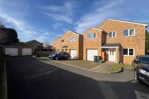 4 bedroom detached house to rent, St. Teresas Court, Gloucester Road North, Bristol