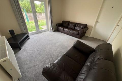 5 bedroom detached house to rent, St. Teresas Court, Gloucester Road North, Bristol