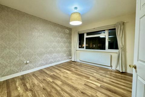 3 bedroom semi-detached house to rent, Beechwood Avenue, Ruislip