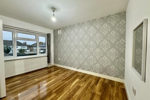 3 bedroom semi-detached house to rent, Beechwood Avenue, Ruislip