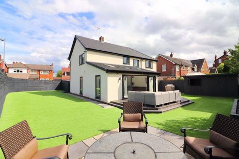 4 bedroom detached house for sale, Beatrice Road, Manchester M28