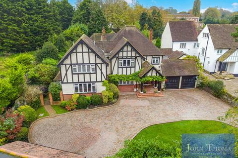 undefined, High Road, Chigwell IG7