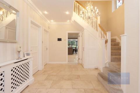 undefined, High Road, Chigwell IG7