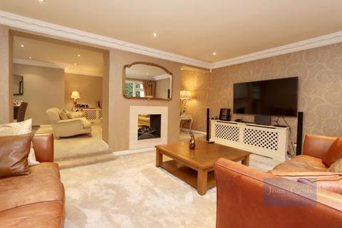 undefined, High Road, Chigwell IG7