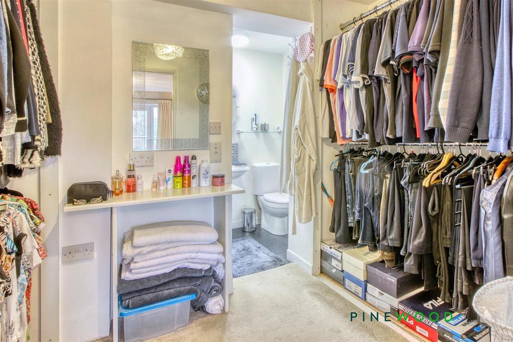 Walk in wardrobe/dresing room