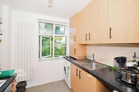 2 bedroom apartment to rent, Brighton Road Sutton SM2