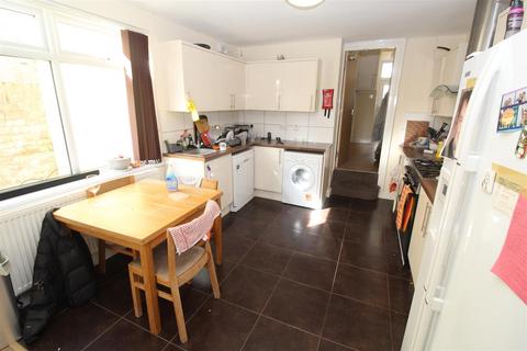 6 bedroom house to rent, Monthermer Road, Cardiff CF24