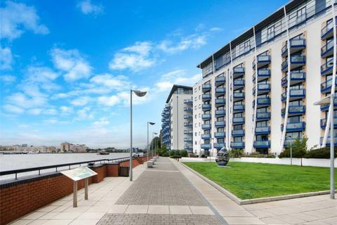 3 bedroom apartment to rent, Newton Place, London E14