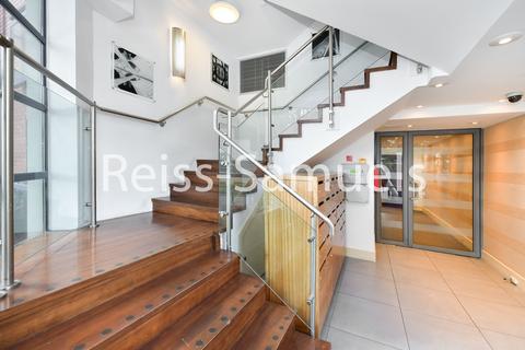 3 bedroom apartment to rent, Newton Place, London E14