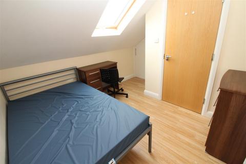 6 bedroom private hall to rent, Hirwain Street, Cardiff CF24