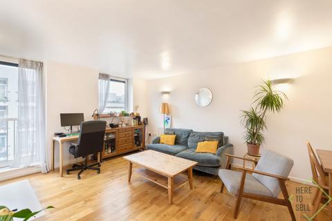 3 bedroom flat for sale, Richmond Road, London E8