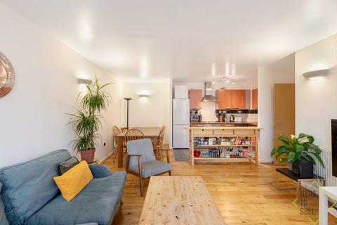 3 bedroom flat for sale, Richmond Road, London E8