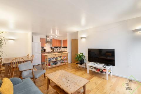 3 bedroom flat for sale, Richmond Road, London E8