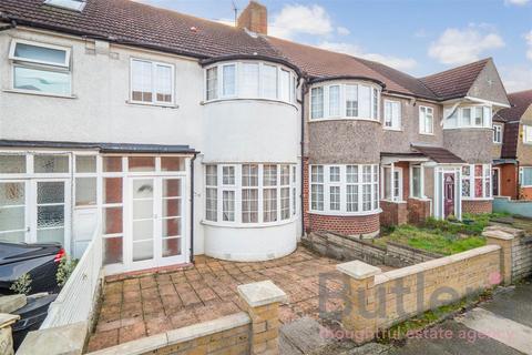 3 bedroom terraced house to rent, Rougemont Avenue, Morden