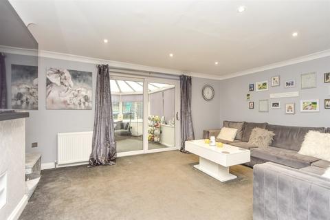 4 bedroom semi-detached house for sale, Lonsdale Drive, Rainham, Gillingham, Kent