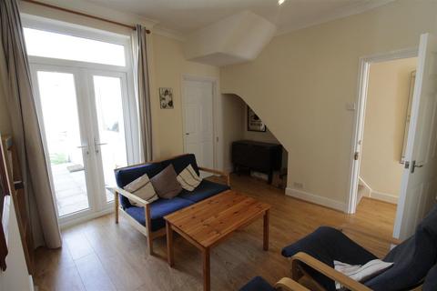 4 bedroom house to rent, Minny Street, Cardiff CF24