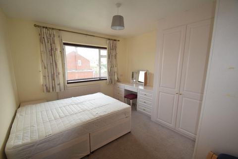 5 bedroom terraced house to rent, 6 Barnmeadow Road