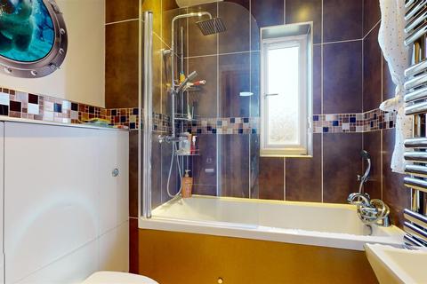 42 Bernstein Close, Browns Wood, Milton Keynes, MK7 8EH
