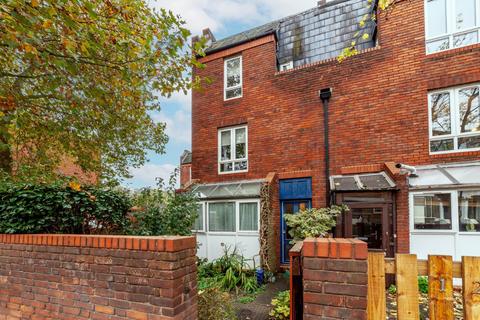 4 bedroom semi-detached house for sale, Bedford Road, London